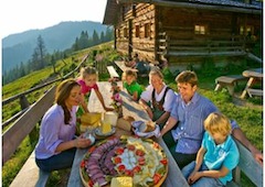 Zünftige Almjause auf der Maurachalm in Großarl