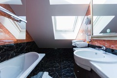Guest room bath