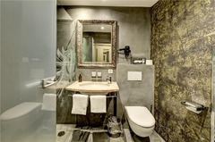 Bath room Deluxe double room