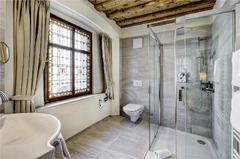 Bath room Deluxe double room