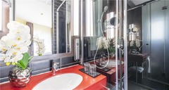 Guest room bath