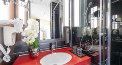 Guest room bath