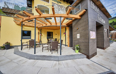 Stärken Sie sich zu Mittag mit einem kleinen Snack oder genießen Sie regionale Spezialitäten.