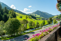 Das Hotel Austria befindet sich zwischen den Ortsteilen von Saalbach und Hinterglemm