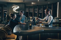 Bier in der Blue Birdie Bar