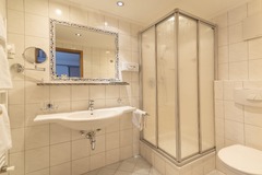 Hotel Garni Helvetia in 6561 Ischgl - Badezimmer