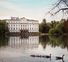 Schloss Leopoldskron Außenansicht mit Weiher