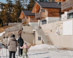 Luxuriöse Lodges direkt an der Piste - Bergurlaub mit Komfort und Panoramablick