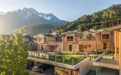 Sechs private Bio Holzchalets für bewussten Urlaub in Tirol