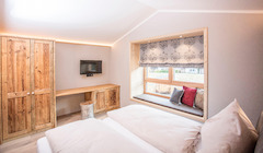 Uriges Schlafzimmer - Alpegg Chalets in Waidring