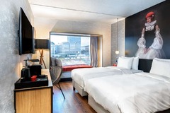 Standard Room with twin beds & river view