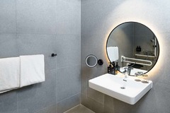 Superior Room accessible bathroom