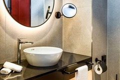 Junior Suite bathroom