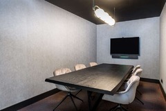 Small meeting space / Break-out room