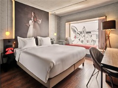 Guest Room - Coutryard view