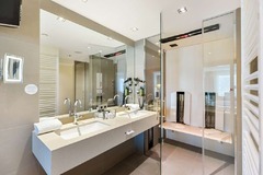 Junior Suite bathroom