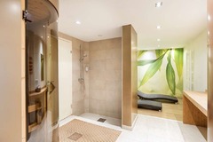 Sauna, shower and relaxation room
