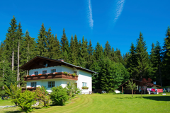 Urlaub in der Ramsau am Dachstein
Genießen Sie Ihren Urlaub in Waldnähe mit Blick auf den Dachstein und die Schladminger Tauern.