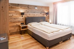 Urlaub in der Ramsau am Dachstein
Genießen Sie Ihren Urlaub in Waldnähe mit Blick auf den Dachstein und die Schladminger Tauern.