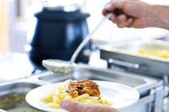 Schnell, frisch und unkompliziert genießen: Das Mittagsbuffet der Hoftaverne bietet abwechslungsreiche Speisen für die genussvolle Pause zwischendurch.