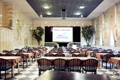 Großzügig, stilvoll und bestens vorbereitet: Der Veranstaltungssaal der Hoftaverne bietet den idealen Rahmen für Seminare, Tagungen und größere Veranstaltungen.