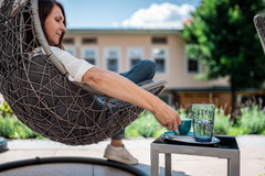 GXUND-Garten mit Hängesessel