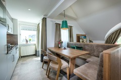 Sichtsicht Küche mit Sitzecke Thermenappartment A2 "Doppelt gut"