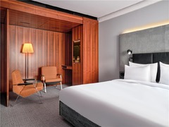 Superior Room - King bed