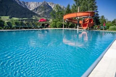 Im Familienhotel Bellevue am Walchsee können sich die Gäste in der hoteleigenen Badewelt immer wohlfühlen