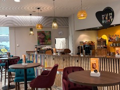 Café Bistro Bar Munterbunt
