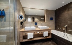 Business Suite Bath