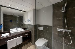 Superior Twin Bath